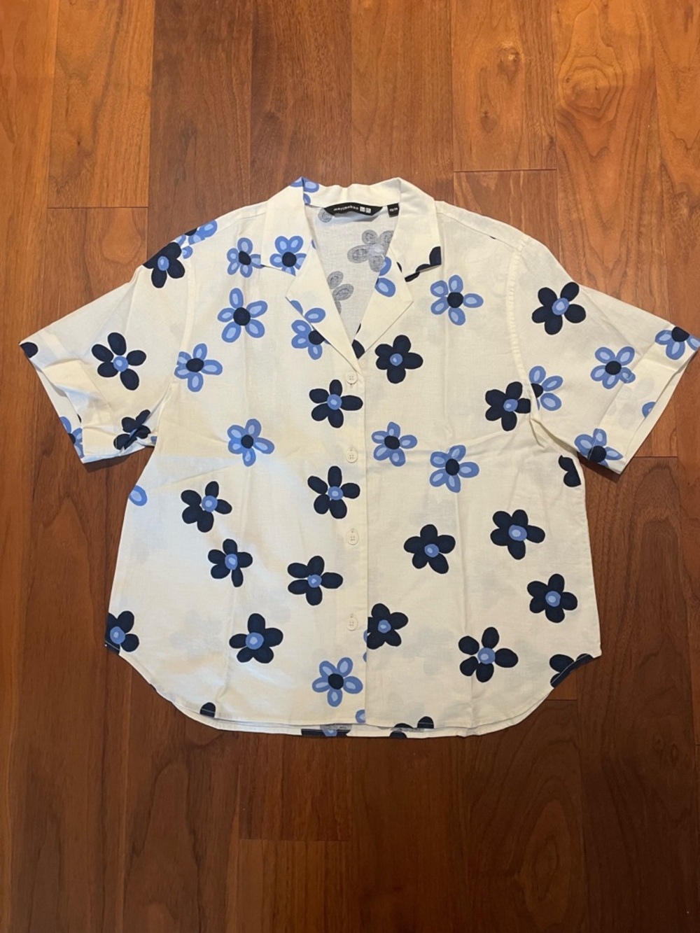 Uniqlo x Marimekko Off White Short-Sleeve Button-Up Shirt with Blue Floral Print